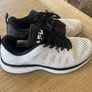TechLoom Pro Knit Running Shoe